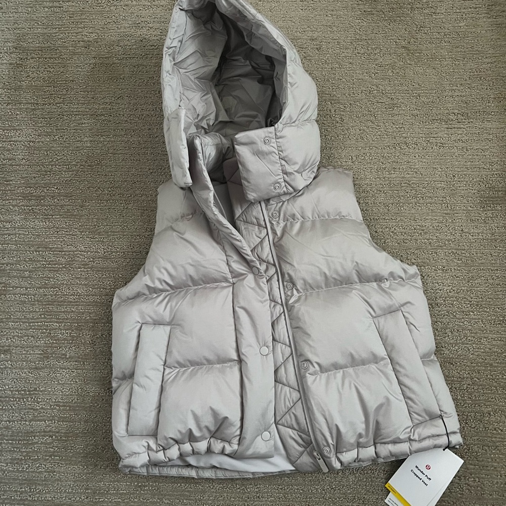 Heathered Natural Ivory Wunder Puff Cropped Vest.
